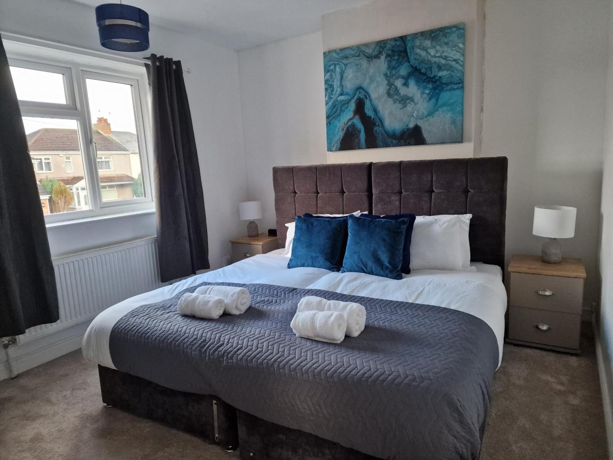 Modern 4-bed House With Garden & Parking Holiday home